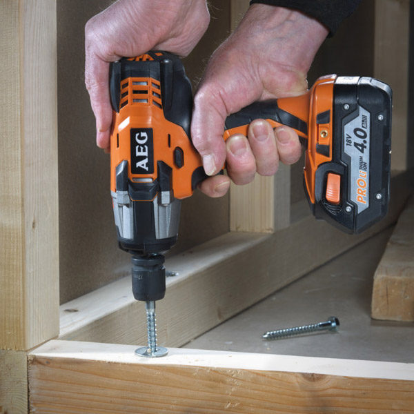 18 V Ultra Compact Impact Wrench