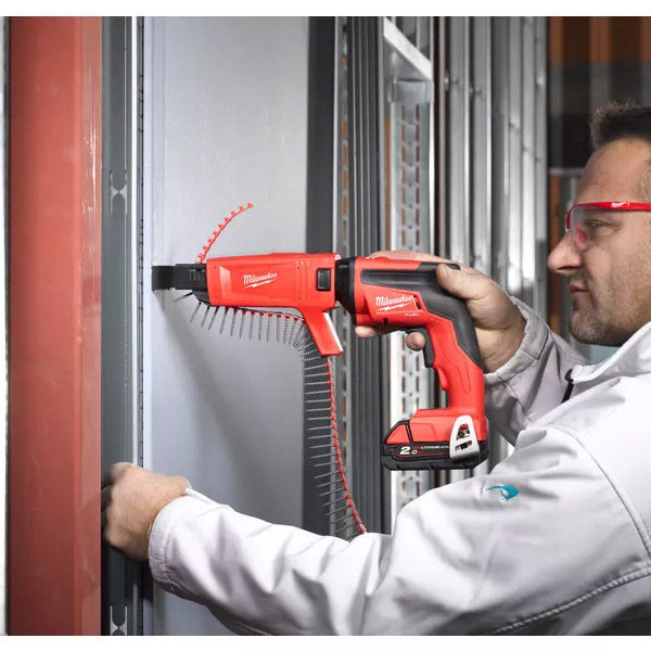 M18 FUEL&trade; screw gun with a collated attachment