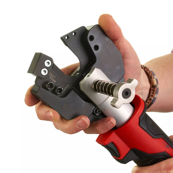 M18&trade; FORCE LOGIC&trade; hydraulic cable cutter