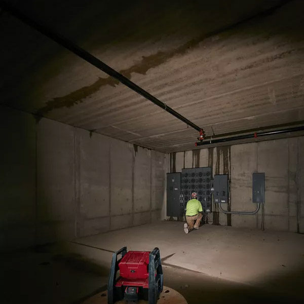 M18&trade; high performance LED area light