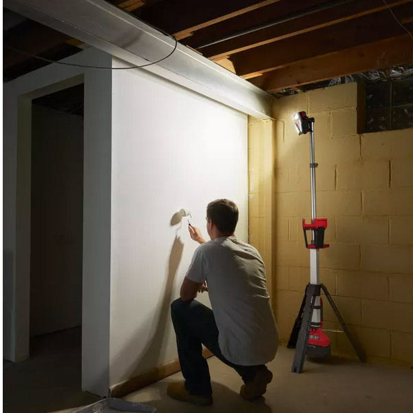 M18&trade; high performance LED stand light charger