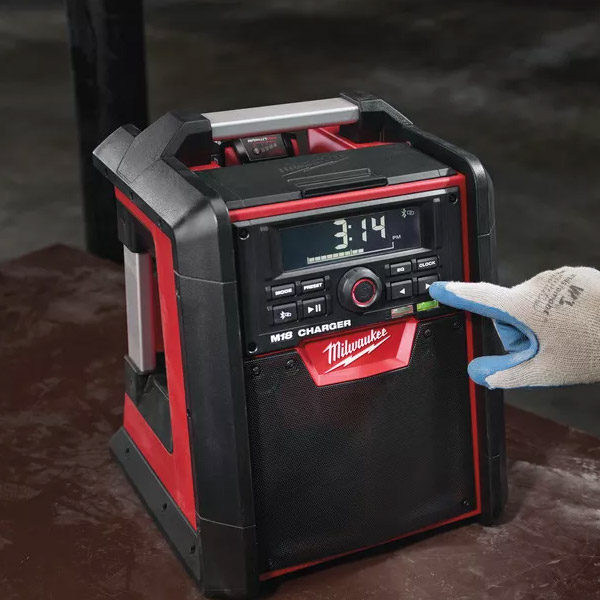 M18&trade; jobsite radio/charger with Bluetooth&reg;