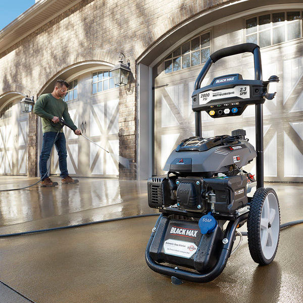 2800 PSI PRESSURE WASHER POWERED BY 